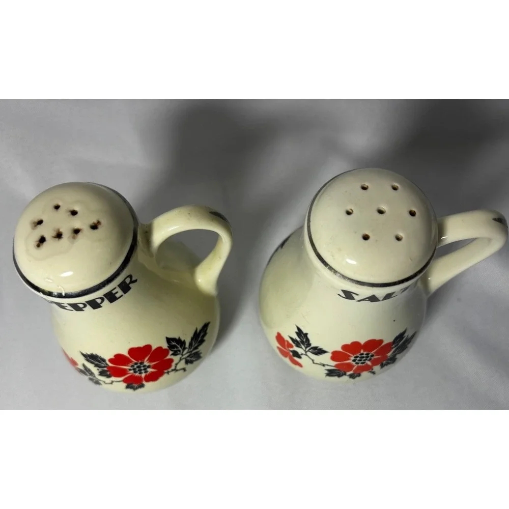 Vintage Hall Kitchenware‎ Orange Poppy Handled Salt & Pepper Shakers